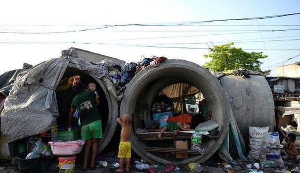 印度小伙在中国旅游，问朋友：中国的穷人住哪里？他们如何生存？