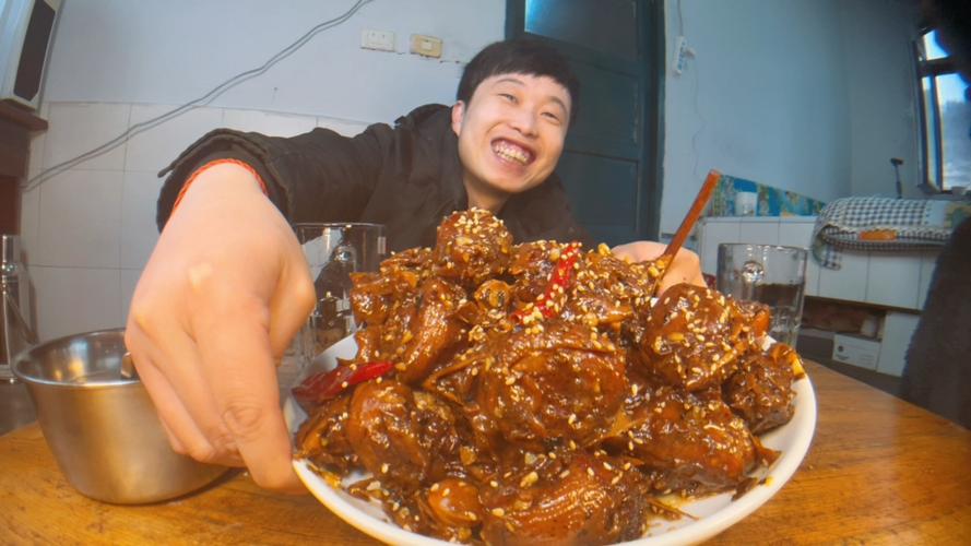 14块7毛钱红烧大鸡头，吃的真香啊#我的乡村生活 记录真实生活