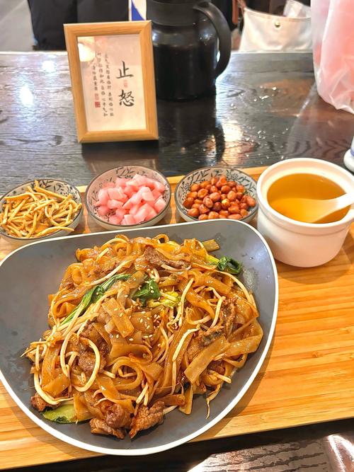 国宴大厨路边炒河粉，一上手就生意火爆，两个小时净赚500块！