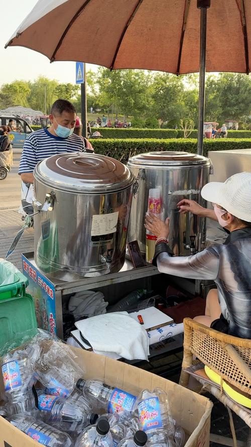 河南开封“果子露”2元一杯，除了“色素”啥都不加，你敢喝吗