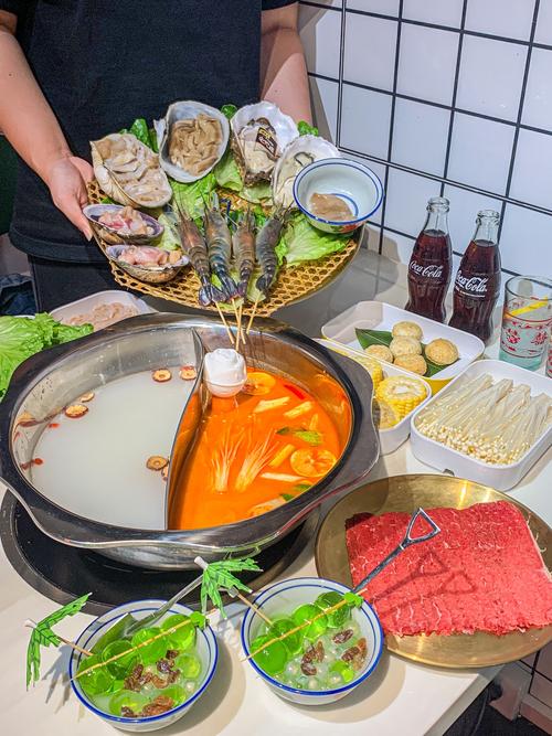广东“锅王”不用一滴水也敢做火锅，一口锅2500元，全靠自己蒸